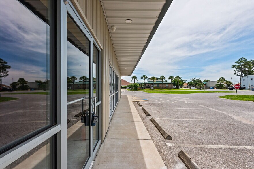 More Photos Of 2401 Ruth Hentz Ave, Panama City Flex For Lease