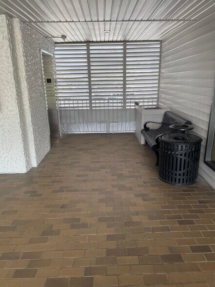More Photos Of 13907 N Dale Mabry, Tampa Office For Sale