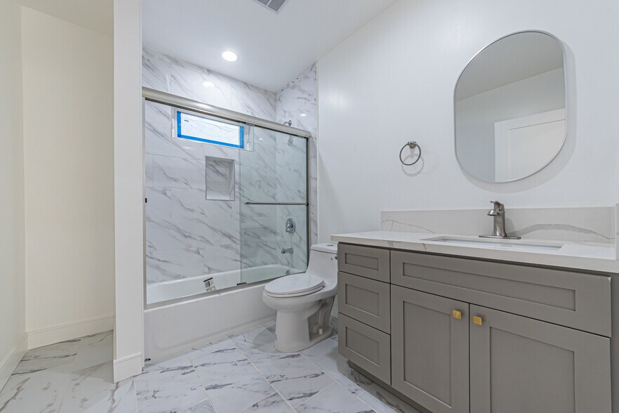 More Photos Of 5436 Romaine St, Los Angeles Apartments For Sale