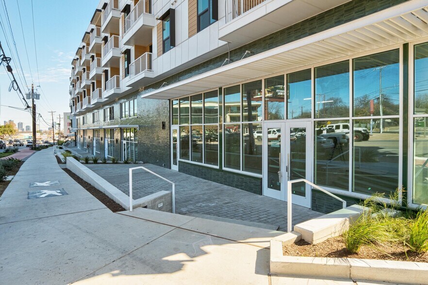 More Photos Of 2323 S Lamar Blvd, Austin Apartments For Lease