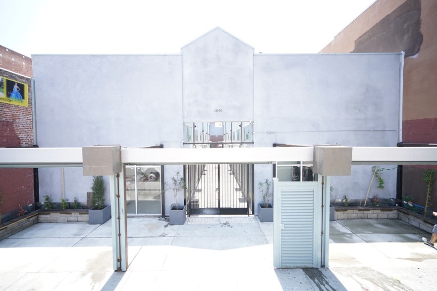 More Photos Of 1040 S Los Angeles St, Los Angeles Freestanding For Sale