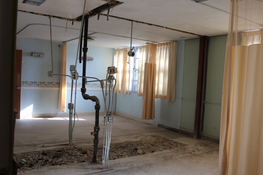 More Photos Of 1500 W Walnut St, Jacksonville Skilled Nursing Facility For Sale