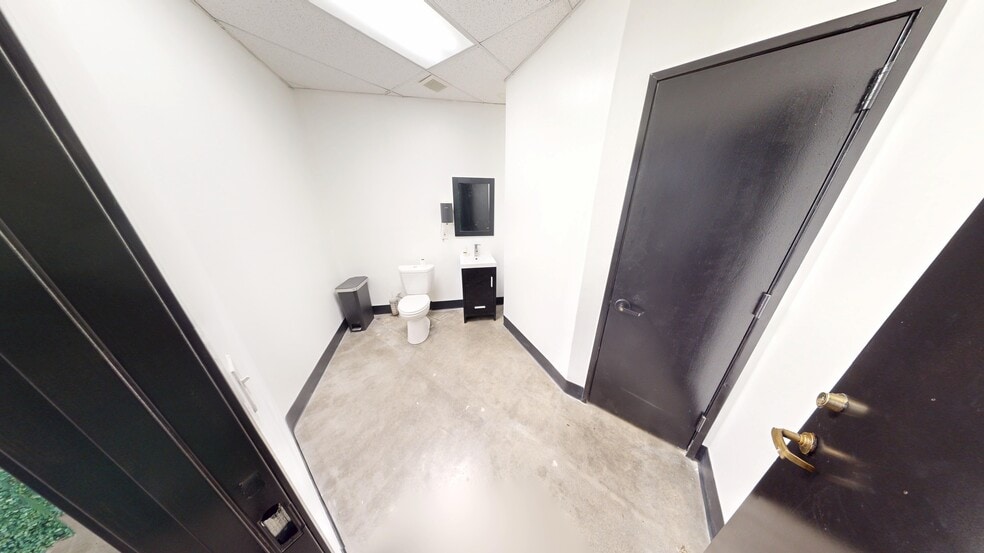 More Photos Of 3201 Atlanta Industrial Pky NW, Atlanta Light Distribution For Lease