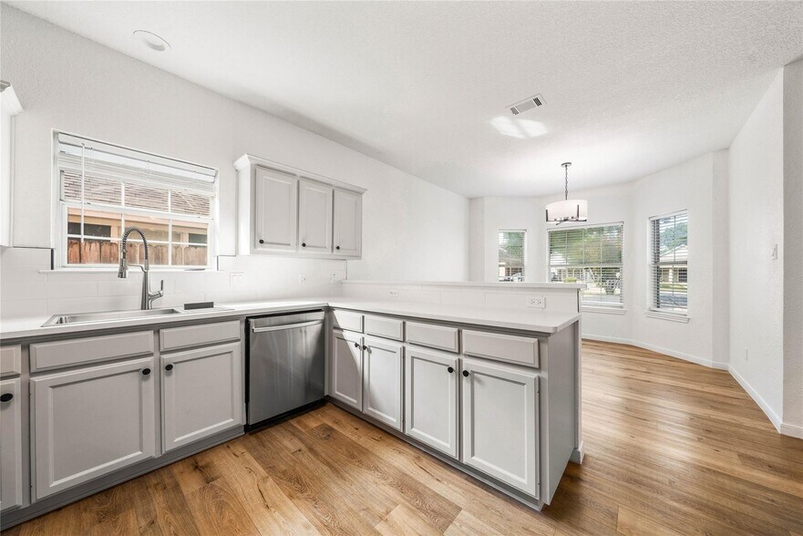 More Photos Of 1911 S 11th St, Waco Apartments For Sale