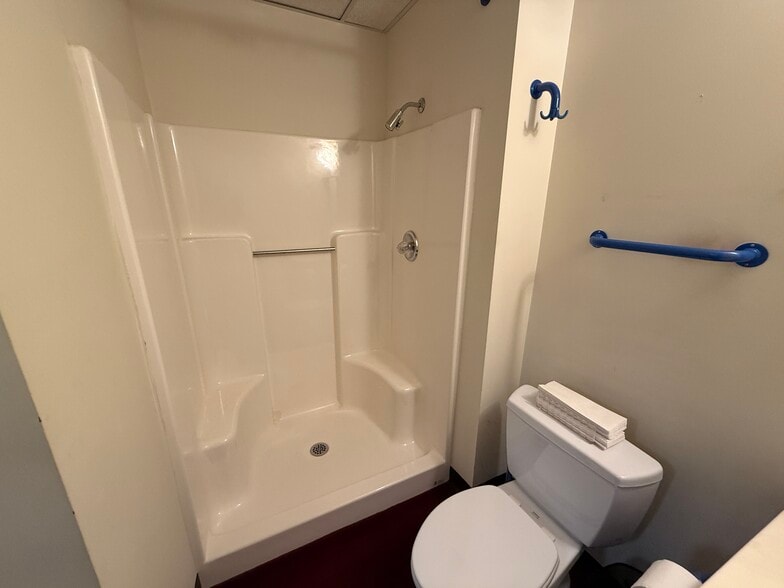 More Photos Of 403 Chatham Sq, Fredericksburg Office For Sale