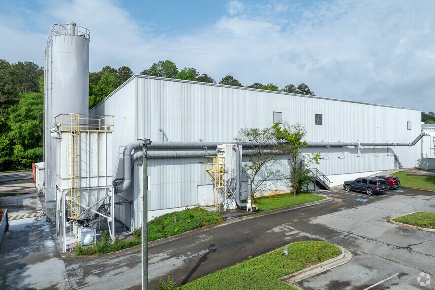 More Photos Of 83 Hillwood Cir, Newnan Manufacturing For Lease