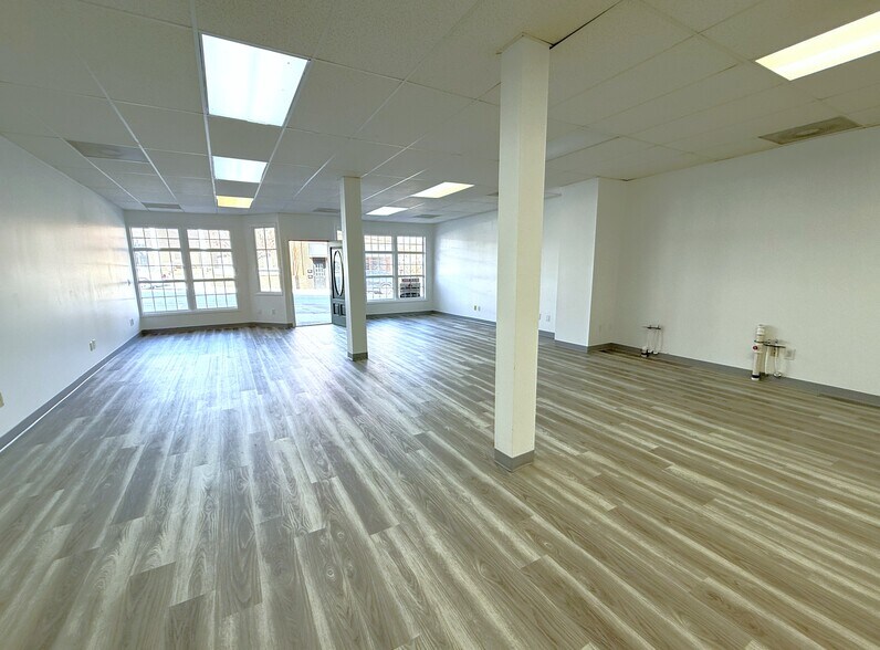 More Photos Of 207 W Main St, Mayodan Storefront Retail Residential For Sale