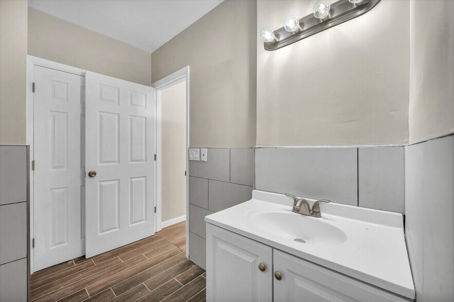 More Photos Of 121 Hillview Ave, Waterbury Apartments For Sale
