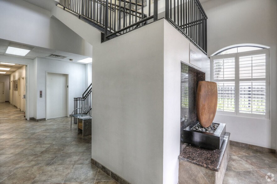 More Photos Of 5905 Winsome Ln, Houston Office For Sale