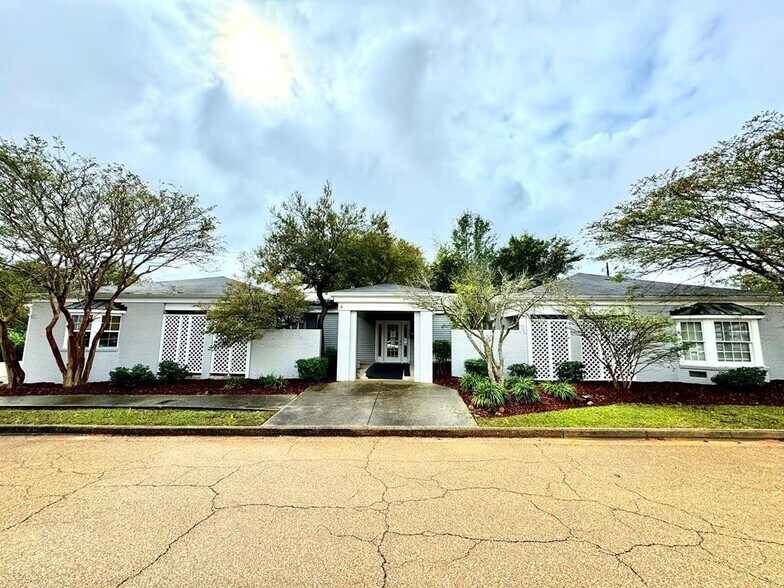 Primary Photo Of 214 Justice St, Brookhaven Office For Sale