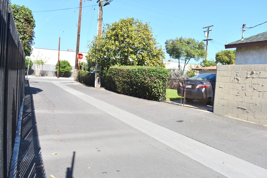 More Photos Of 14812 Paramount Blvd, Paramount Fast Food For Sale