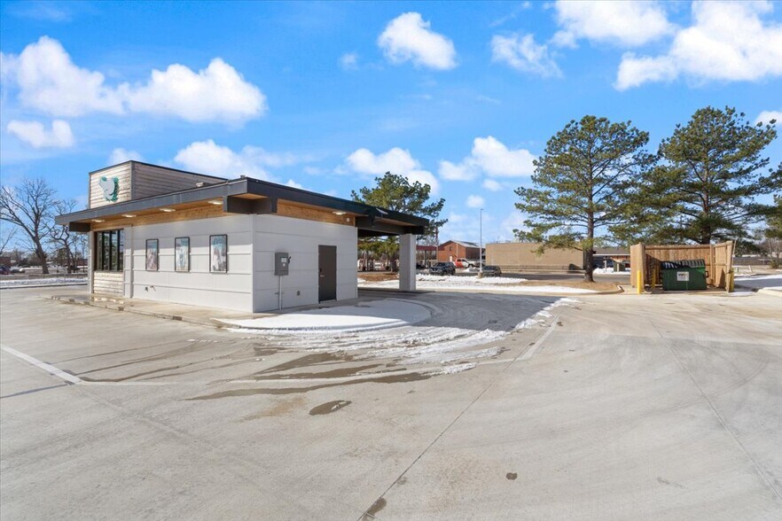 More Photos Of 1607 W New Hope Rd, Rogers General Retail For Sale