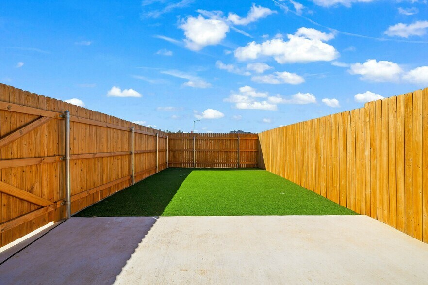 More Photos Of 10911 Albany Ave, Lubbock Specialty For Sale