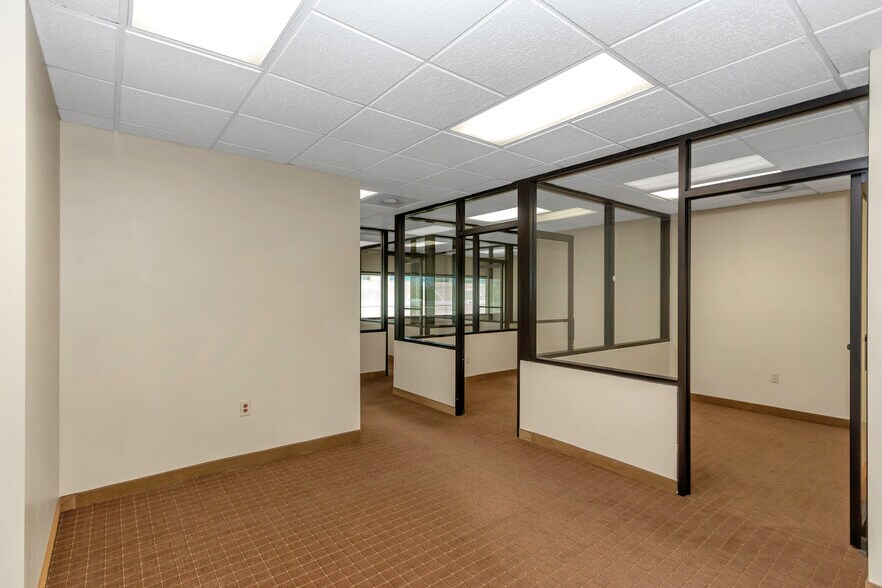 More Photos Of 5801 Ulmerton Rd, Clearwater Loft Creative Space For Lease