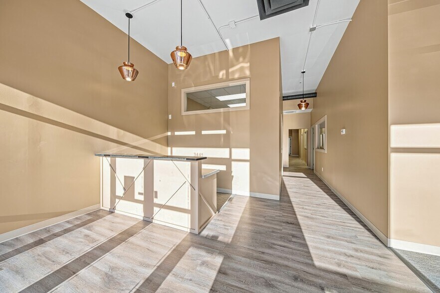 More Photos Of 3441 Devils Glen Rd, Bettendorf Storefront For Lease