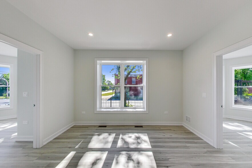 More Photos Of , Chicago Multifamily For Sale