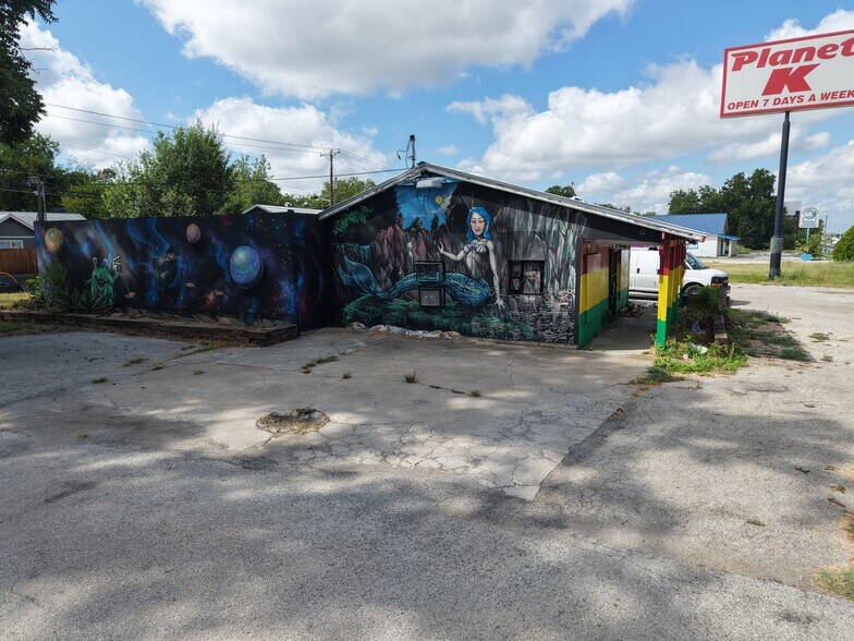 More Photos Of 910 N Interstate 35, San Marcos Freestanding For Sale
