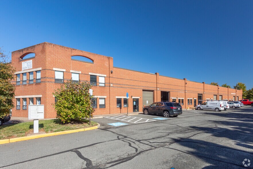 More Photos Of 9821-10488 Godwin Ct, Manassas Warehouse For Lease
