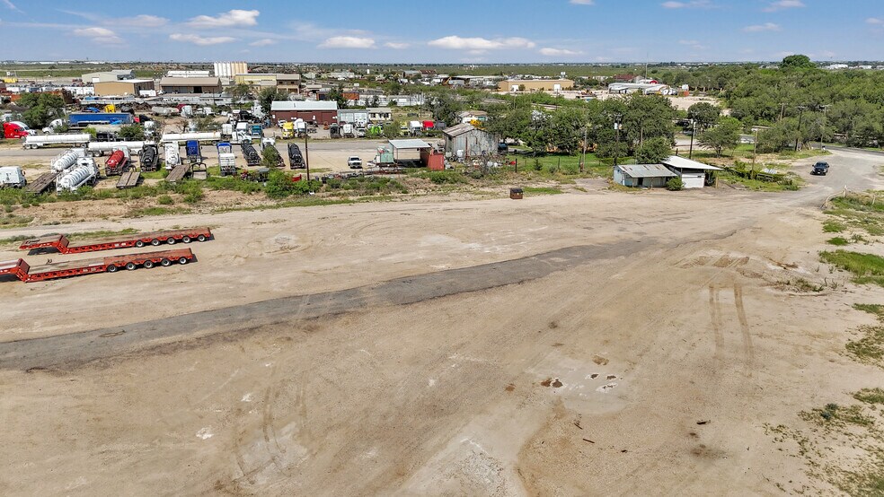 More Photos Of 2451 W Murphy St, Odessa Warehouse For Sale