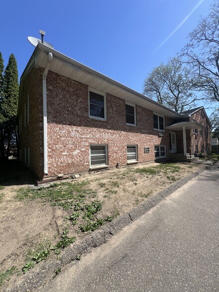 More Photos Of 1426 Frost Ave E, Maplewood Apartments For Sale