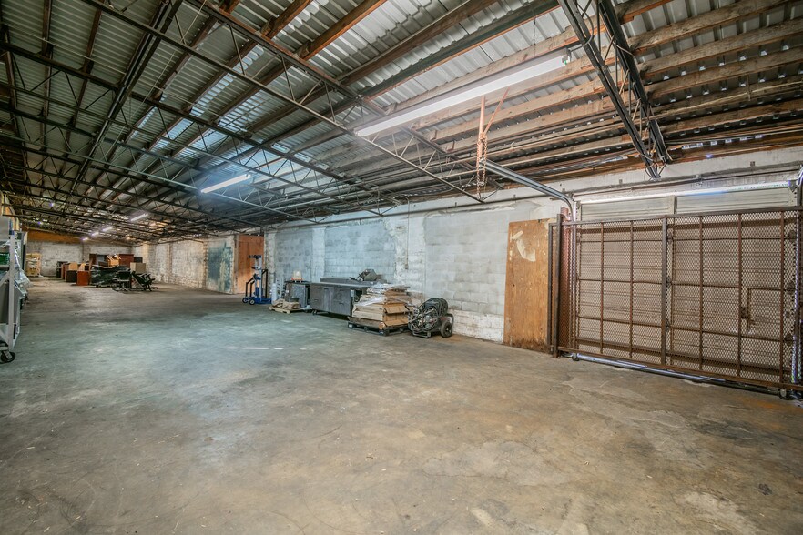 More Photos Of 4214 W Virginia Ave, Tampa Warehouse For Lease