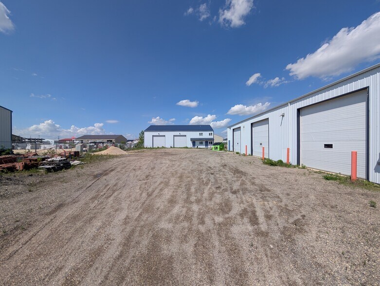 More Photos Of 949 Redonda St, Winnipeg Unknown For Lease