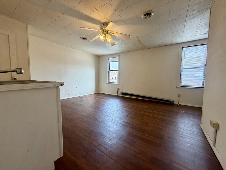 More Photos Of 322 Historic 66 E, Waynesville Office For Sale
