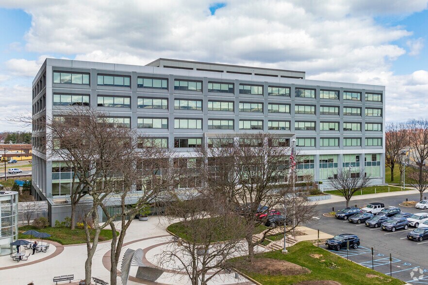 More Photos Of 250 Pehle Ave, Saddle Brook Office For Lease