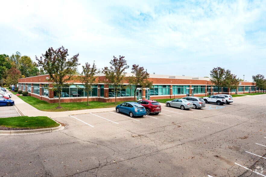 More Photos Of 27275 Haggerty Rd, Novi Research And Development For Lease
