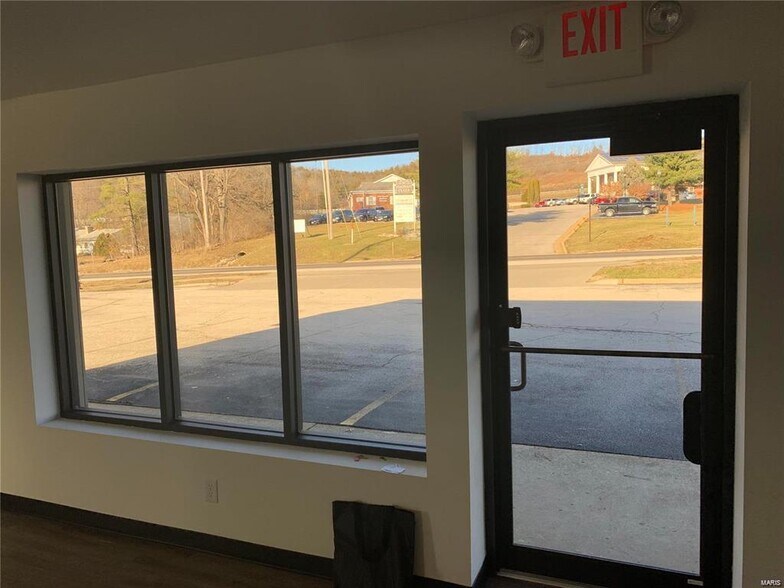 More Photos Of 2300-2314 W Osage St, Pacific Freestanding For Lease