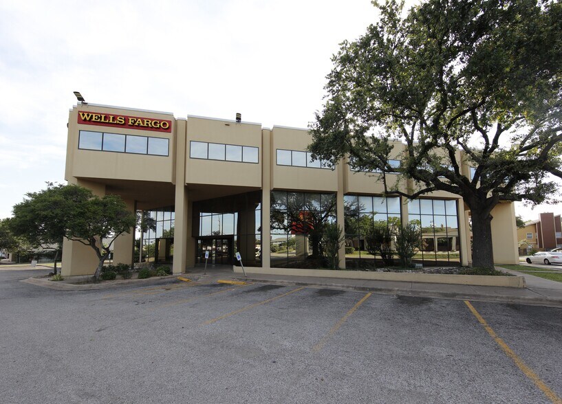 More Photos Of 9800 N Lamar Blvd, Austin Office For Lease