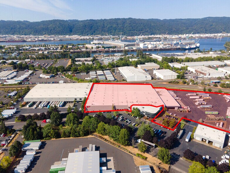 More Photos Of 6800 N Cutter Cir, Portland Distribution For Lease
