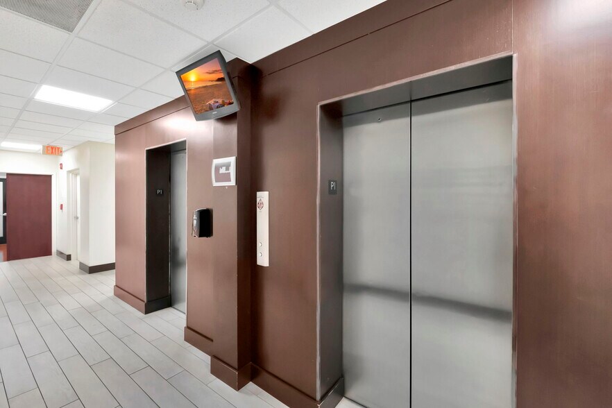 More Photos Of 12550 Biscayne Blvd, North Miami Medical For Lease