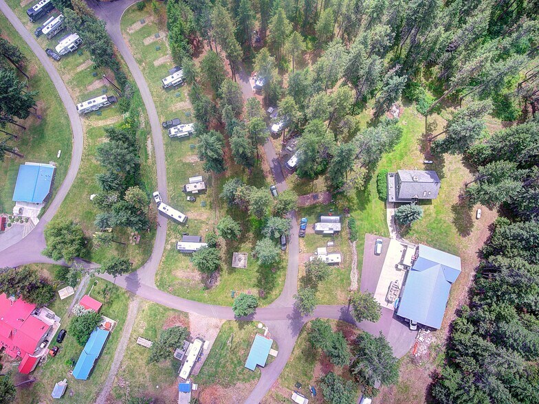 More Photos Of 23113 Rollins Lakeshore Dr, Rollins General Retail For Sale