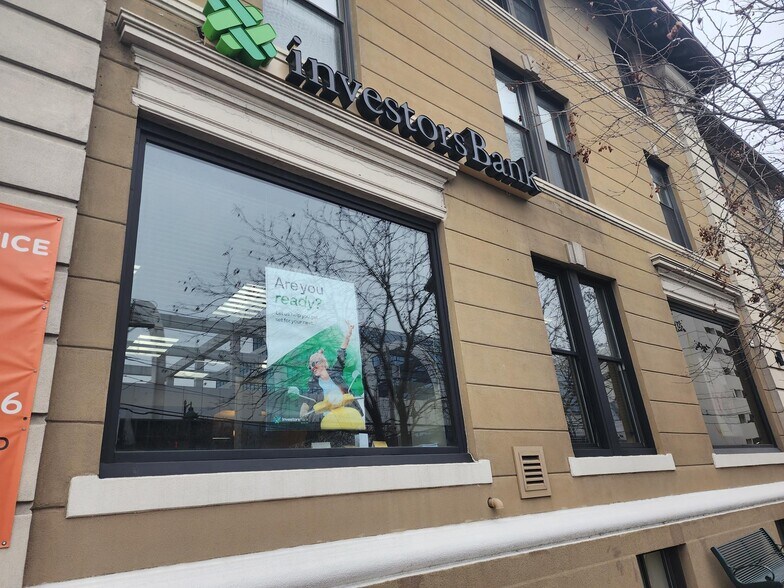 More Photos Of 210 Old Country Rd, Mineola Office For Lease