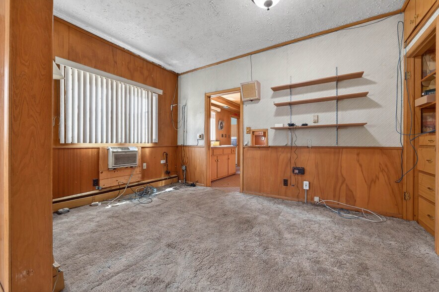 More Photos Of 209 N Main St, Belleville Medical For Sale