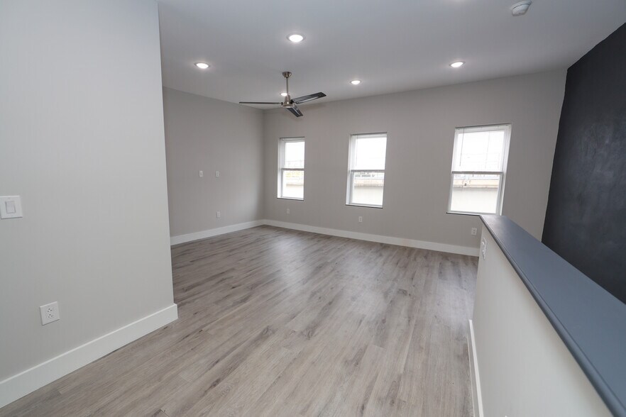 More Photos Of 3565 Kensington Ave, Philadelphia Storefront Retail Residential For Sale