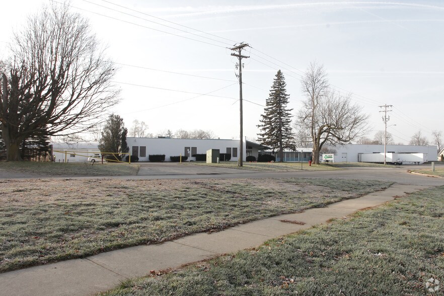 More Photos Of 460 E Main St, Saranac Warehouse For Lease