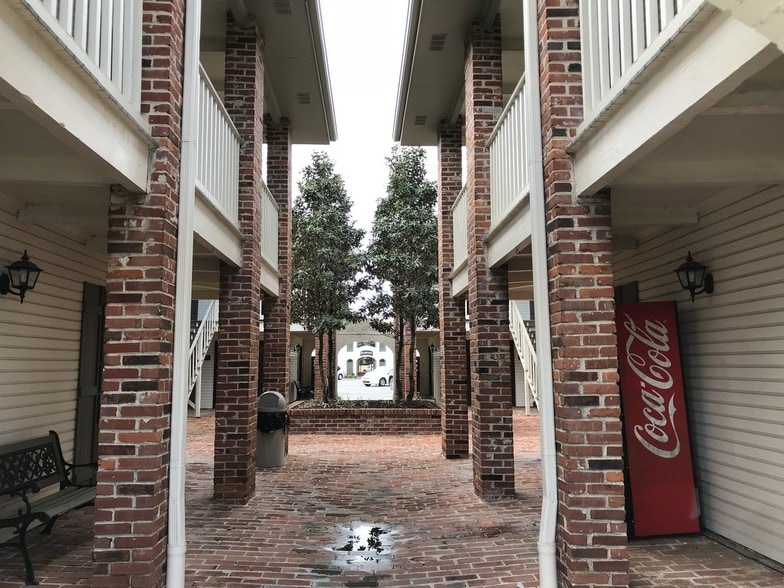 More Photos Of 850 Kaliste Saloom Rd, Lafayette Office Residential For Lease