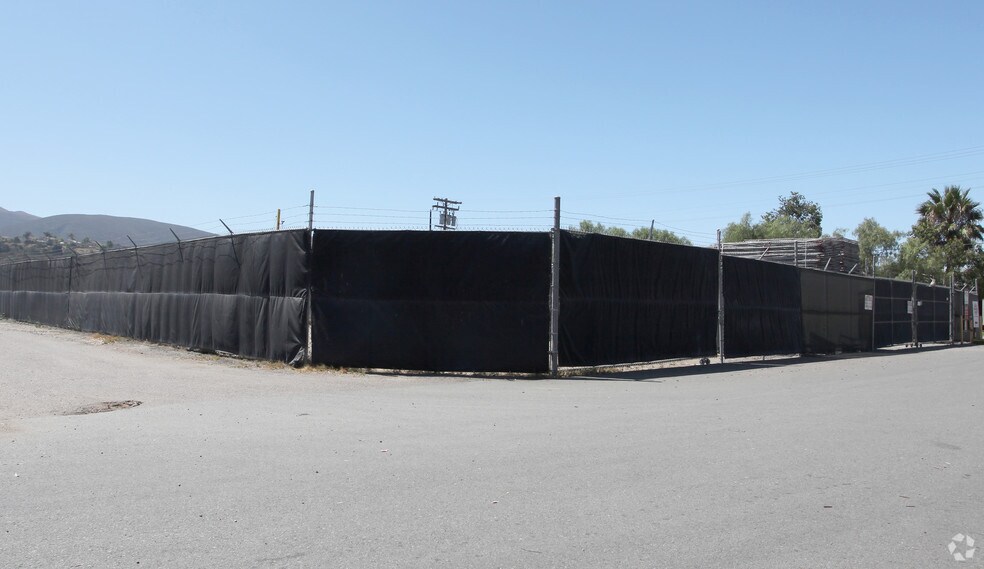 More Photos Of 429 Daisy Ln, San Marcos Manufacturing For Lease