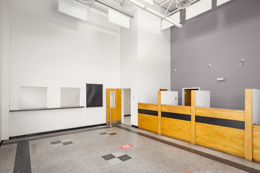 More Photos Of 502 S Court St, Florence Warehouse For Sale