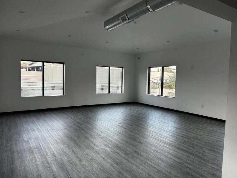 More Photos Of 5909 Washington Ave, Houston Storefront For Lease