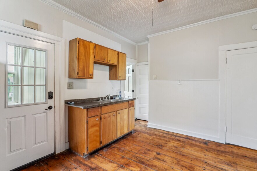 More Photos Of 462-470 2nd Ave, Troy Storefront Retail Residential For Sale