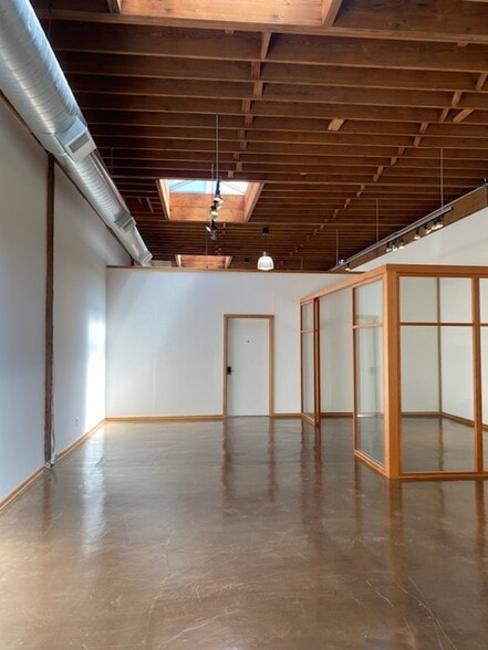 More Photos Of 528 NW 11th Ave, Portland Storefront For Lease
