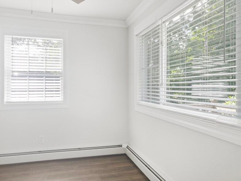 More Photos Of 259 Rock Hill Dr, Rock Hill Storefront Retail Office For Sale