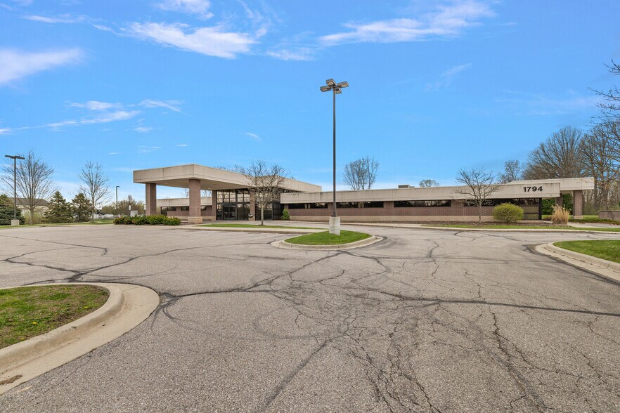 More Photos Of 1794 N Lapeer Rd, Lapeer Medical For Sale