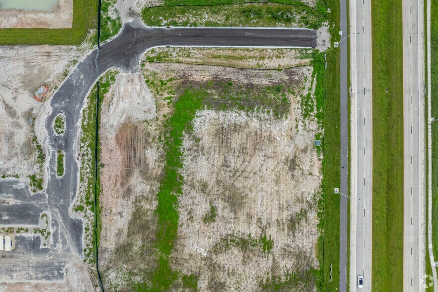 More Photos Of State Road 52, San Antonio General Retail For Lease