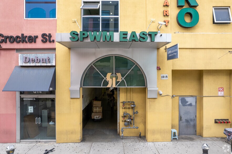 More Photos Of 1015 Crocker St, Los Angeles Storefront For Sale