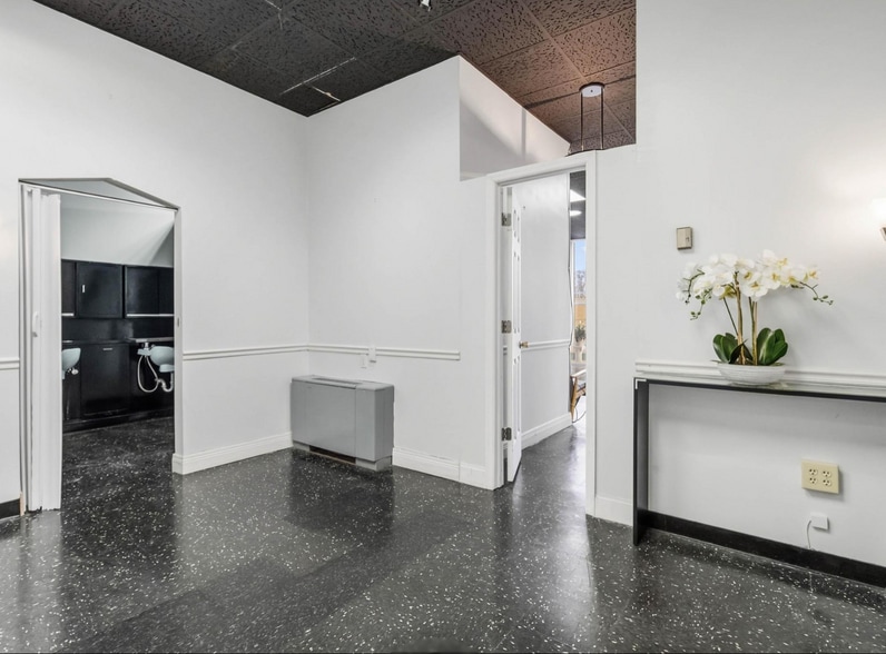 More Photos Of 2121 Nicholasville Rd, Lexington Apartments For Sale