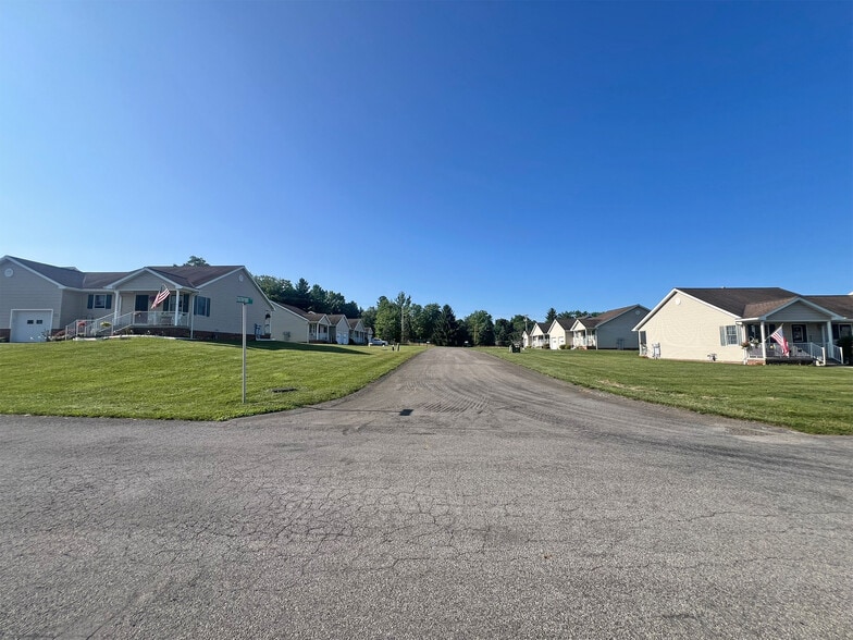 More Photos Of 27 Quartermile Rd, Greenville Multifamily For Sale